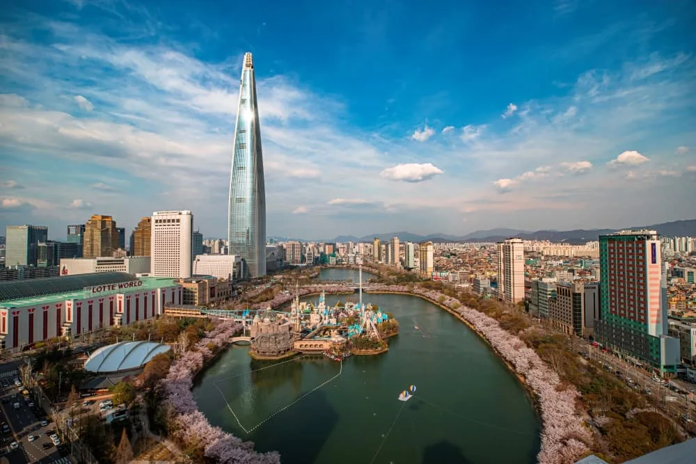 석촌호수에서 바라본 롯데월드타워 전경