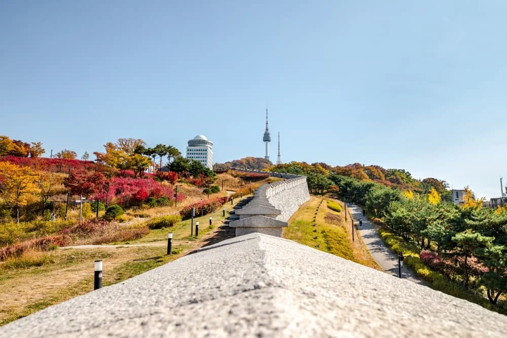백범광장에서 바라본 남산서울타워